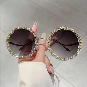 Elegant Crystal-Embellished Sunglasses - Gold
